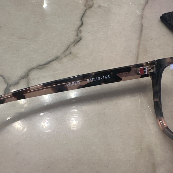 Quay Milky Tortoise Clear Lens Glasses - Picture 4 of 8